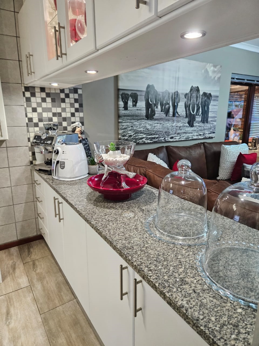 2 Bedroom Property for Sale in Strelitzia Park Eastern Cape